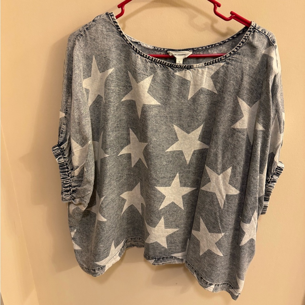 eesome flowy lightweight denim top with stars sz medium